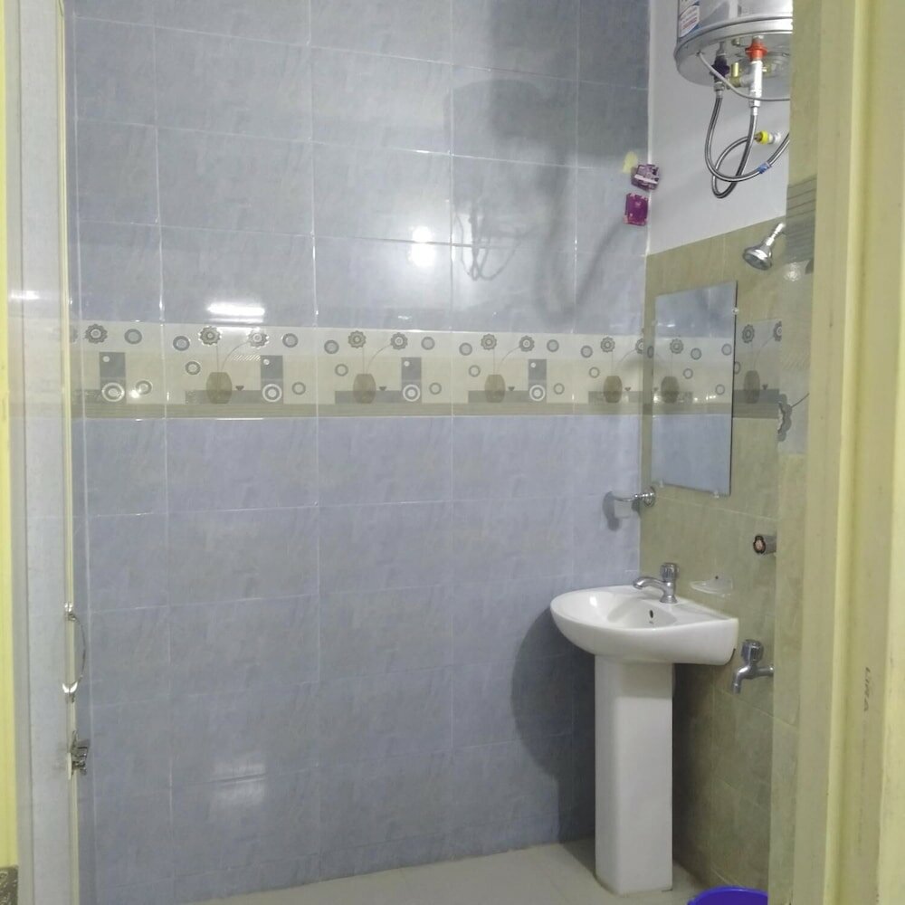 Фото Hotel Charu