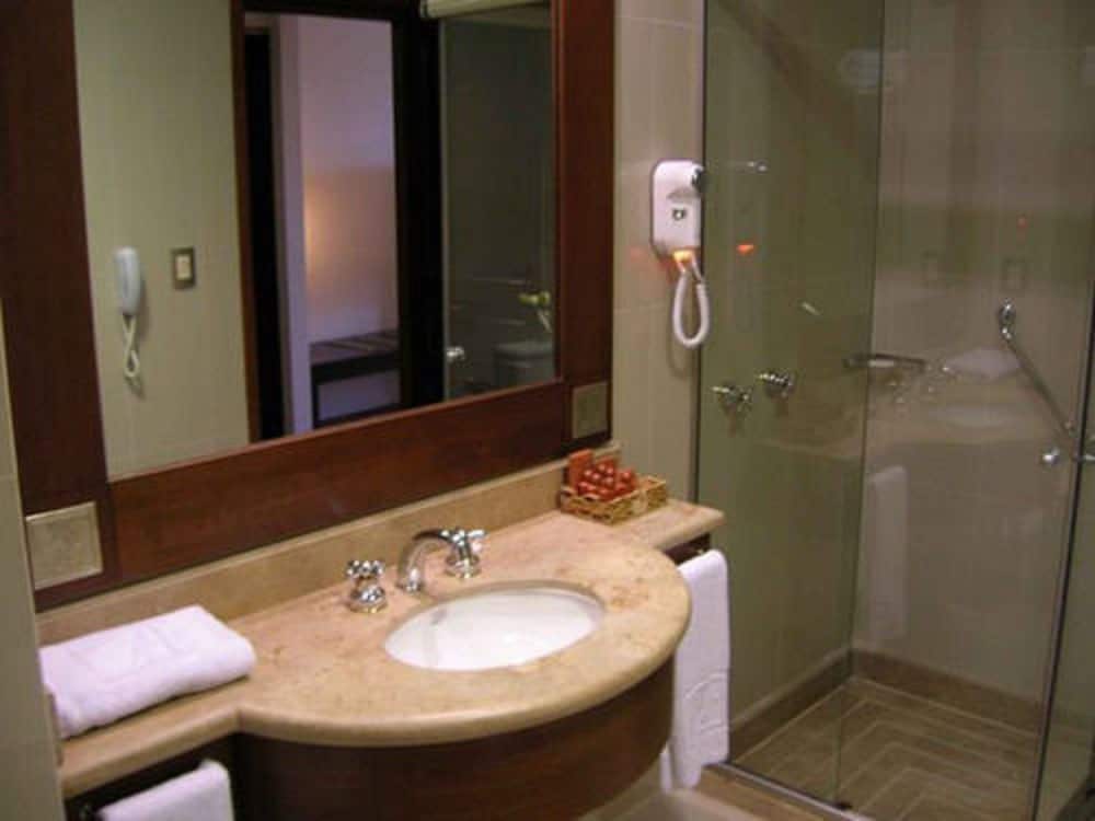 Фото Alejandro i Hotel