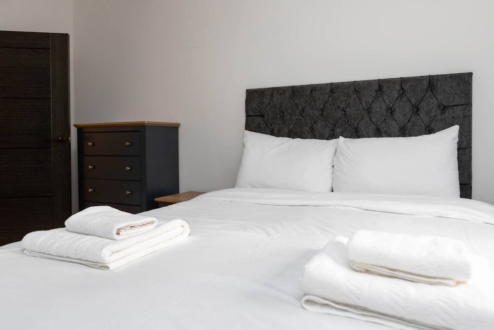 Фото Contemporary 2 Bedroom Apartment on Columbia Road