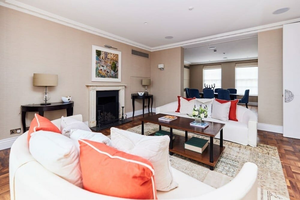 Фото The Chelsea Escape - Spacious 5bdr Flat With Garden