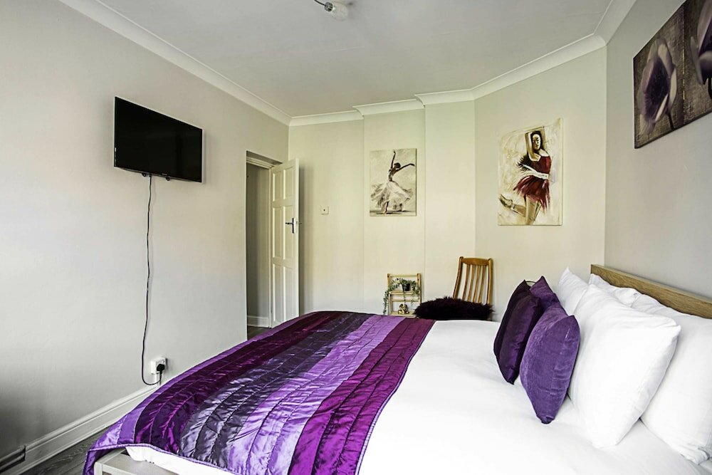 Фото Chic High Spec Apartment Near Central London