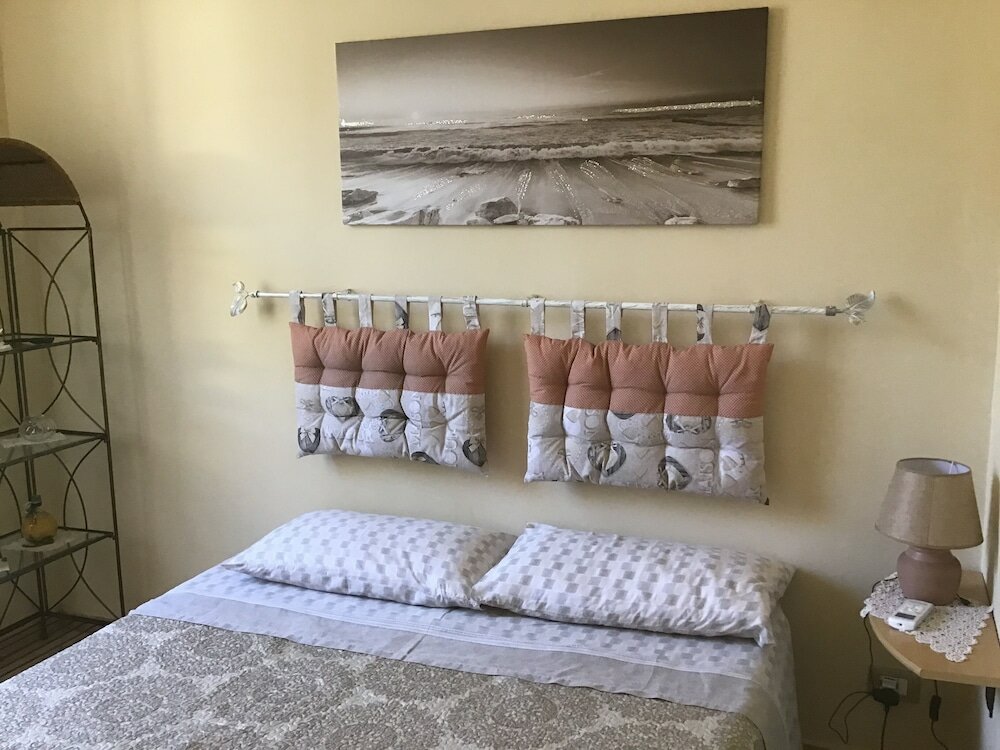 Фото Achirina Bed and Breakfast