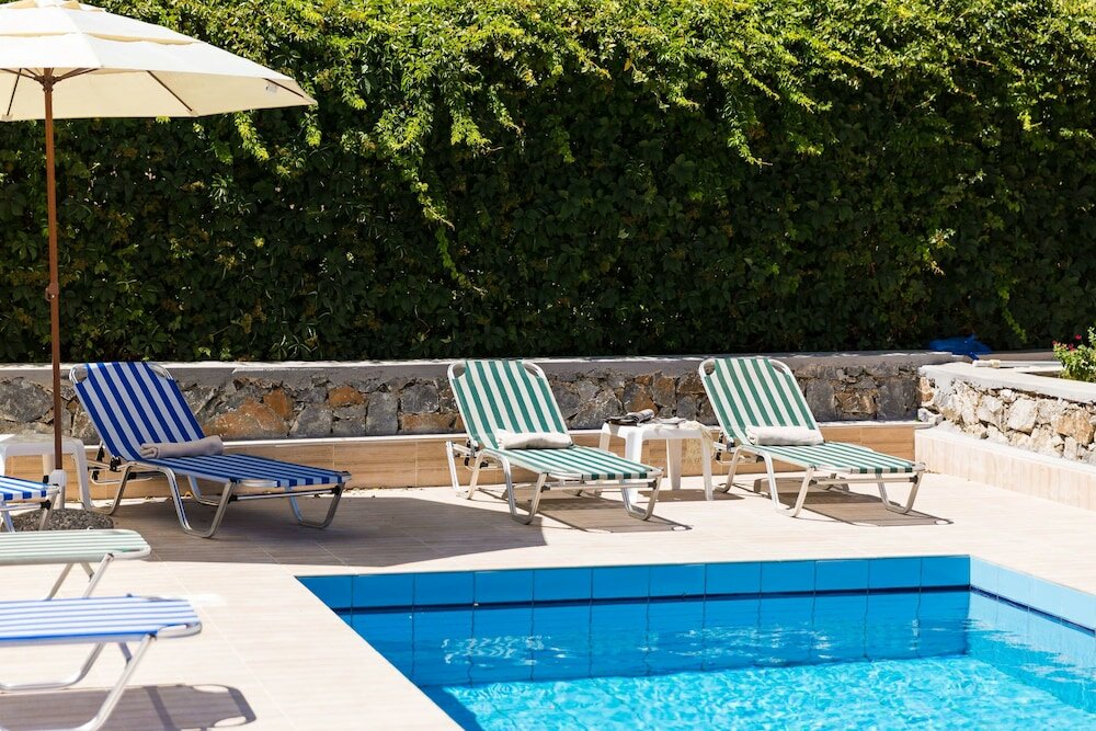 Фото Gorgeous Villa With Pool & Gardens