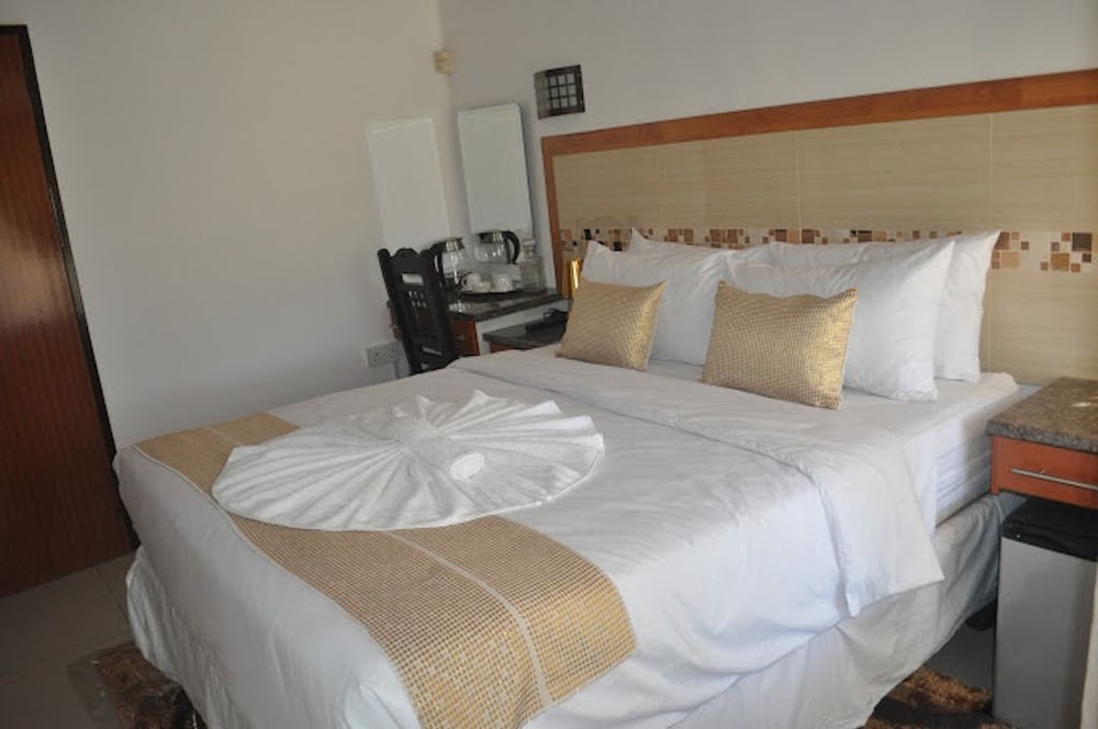 Фото Crown Guest Lodge