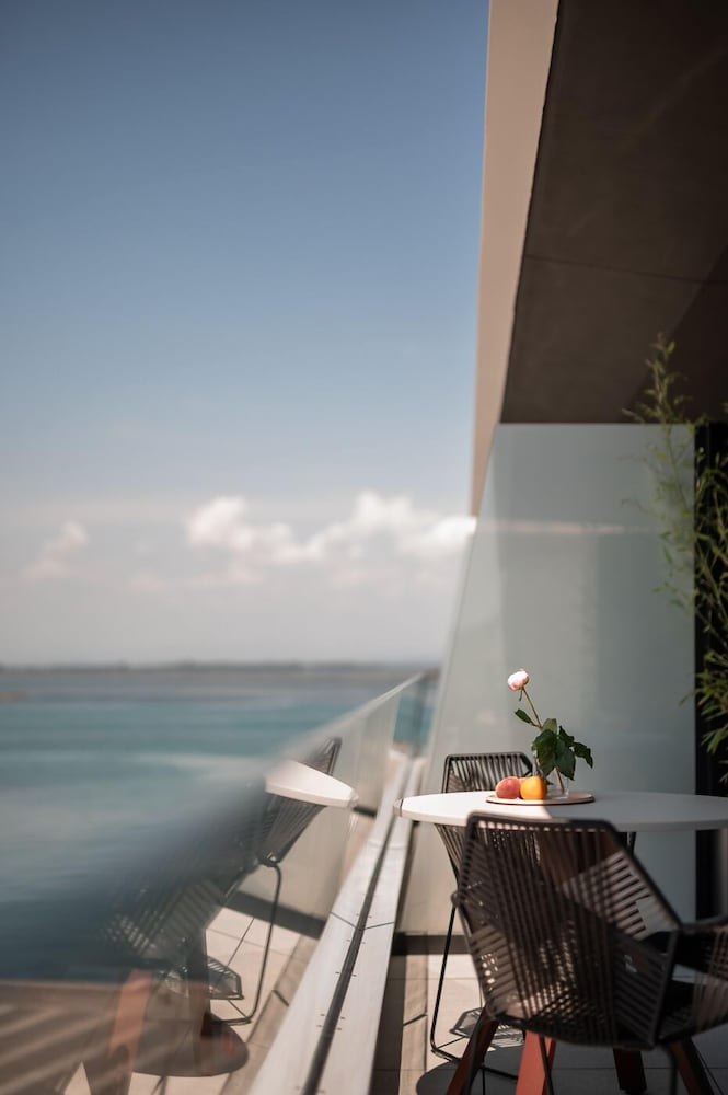 Фото Laguna Faro Suites - Adults Only & Free Beach