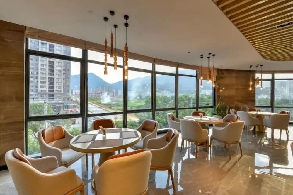 Фото Sibeisi International Hotel