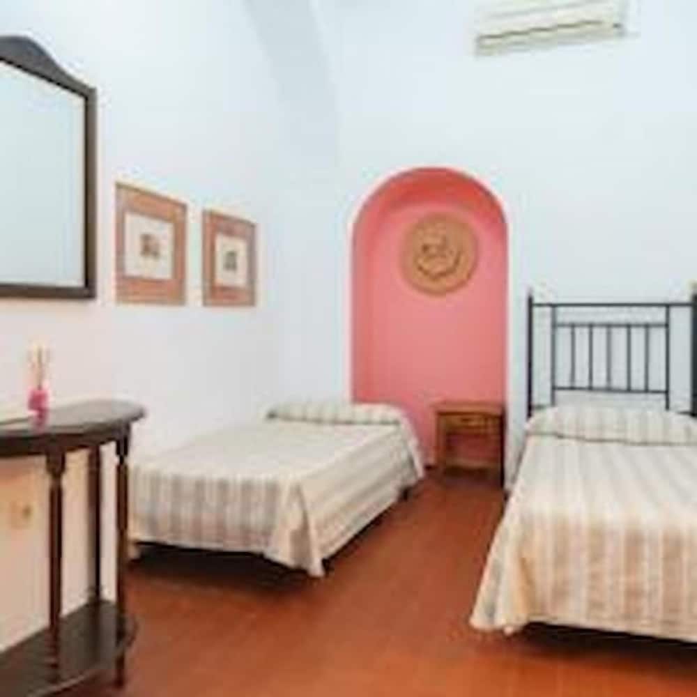 Фото Hotel Marqués de Torresoto by Vivere Stays