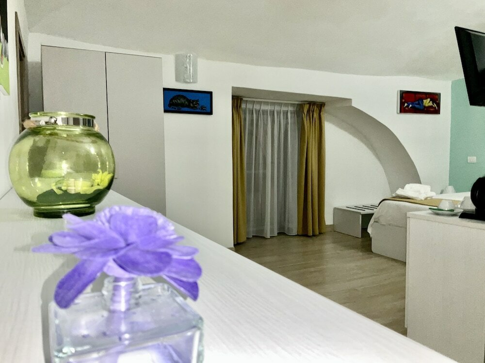 Фото A Room de Scugnizzi