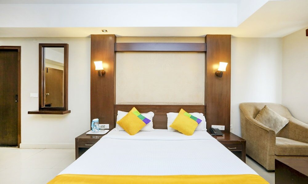 Фото Itsy by Treebo - Greenwood Inn And Suites