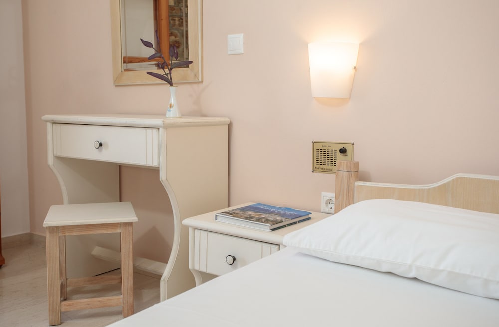 Фото Proteas Hotel & Suites