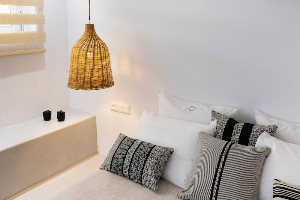 Фото Pebble Luxury Suite by the Sea