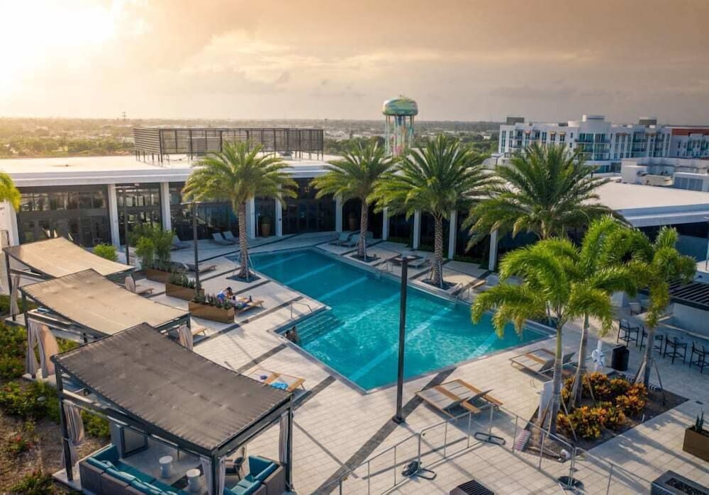 Фото Motif by Moderno