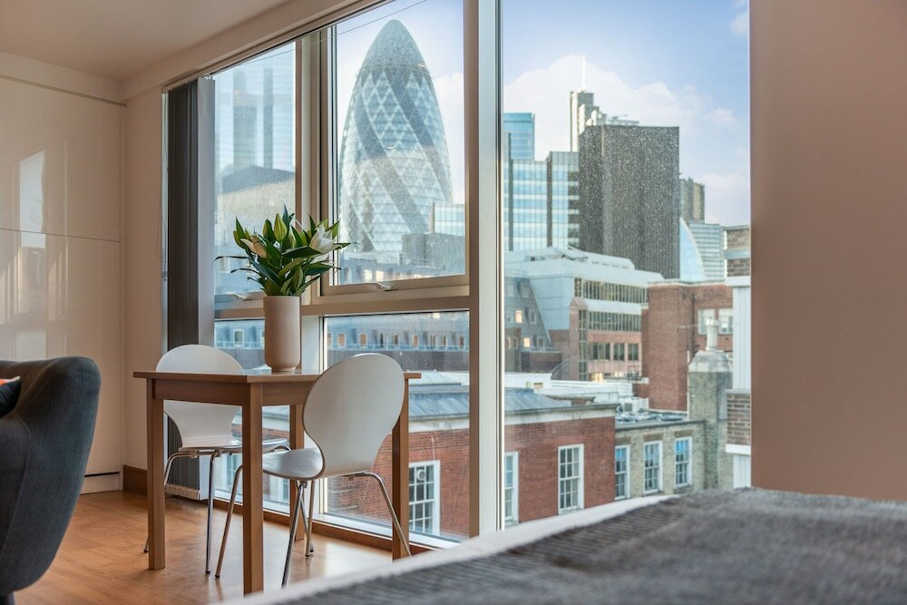 Фото Tower Hill City Centre Luxury Apartments