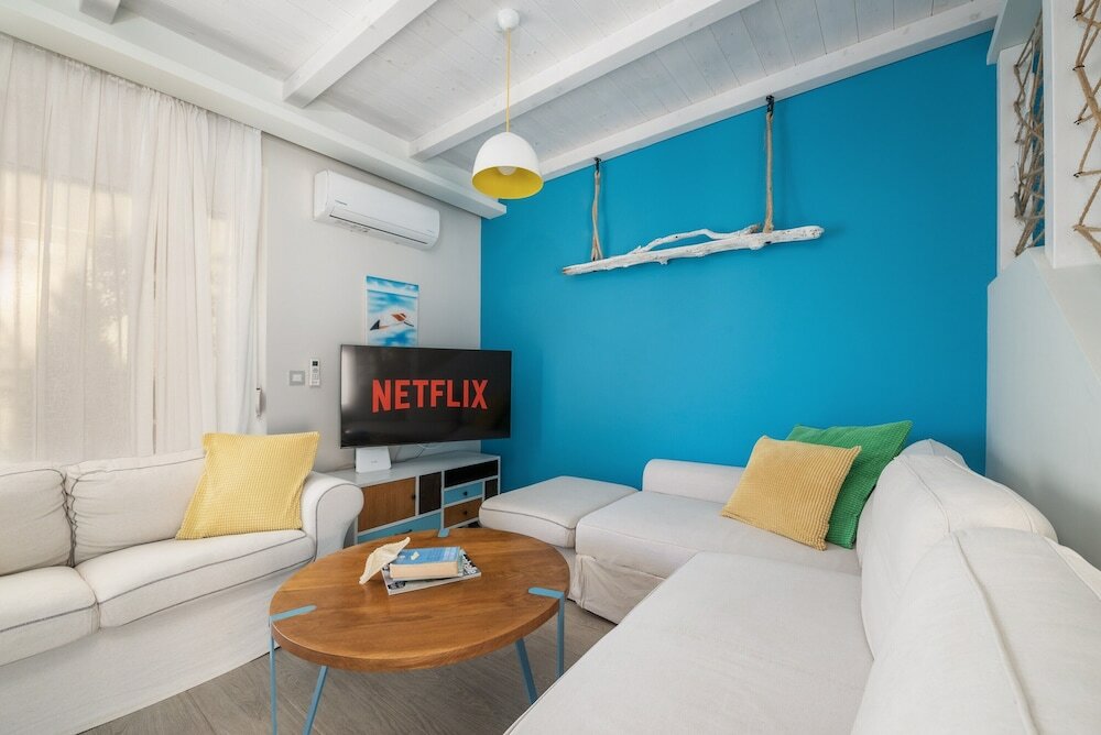 Фото Seabreeze Villa - with Jacuzzi & heated pool