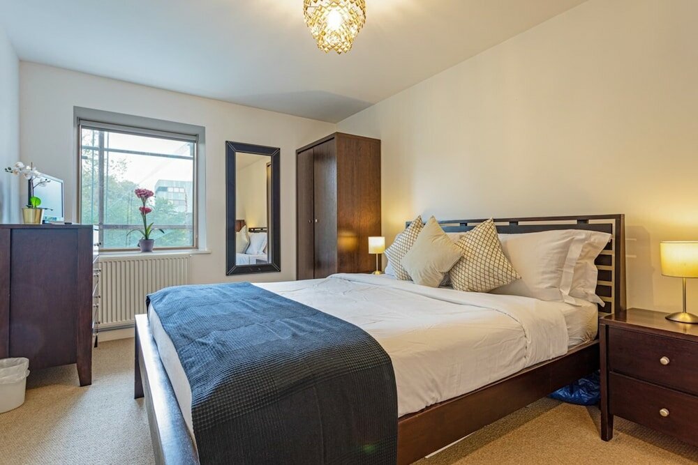 Фото Bright 1 Bedroom Apartment Near London Bridge With Balcony