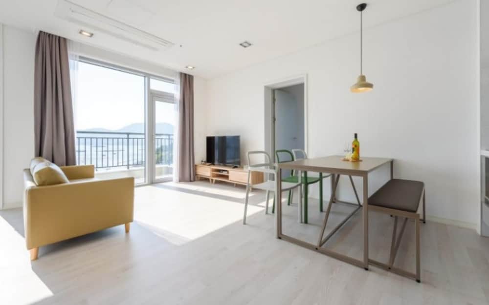 Фото Yeosu Grida Resort Pension