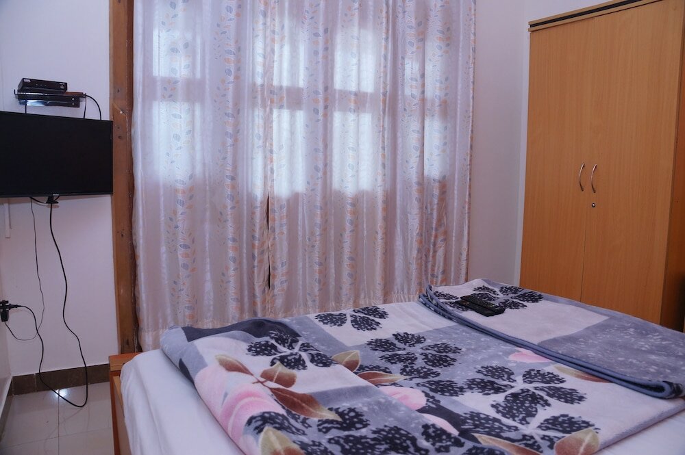 Фото Hotel Godai Girikunj