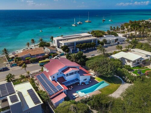 Гостиница Beach Front Luxury Villa! Boca Catalina Malmok! в Ноорде