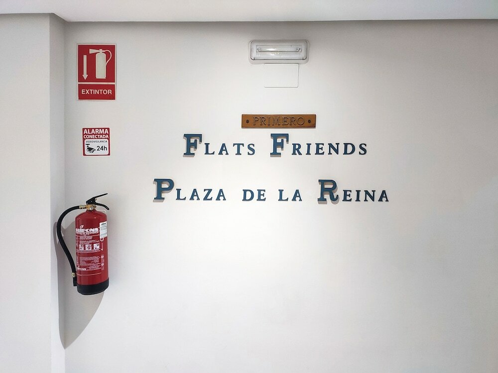 Фото Flats Friends Plaza de la Reina