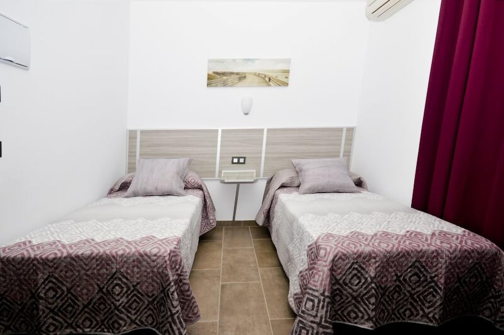 Фото Hostal Maria Jose