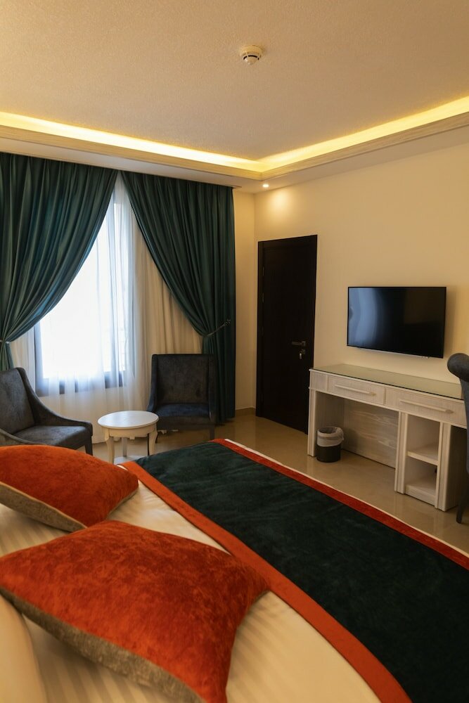 Фото Petra Canyon Hotel