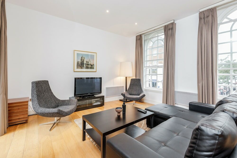 Фото Stylish 3 Bed 3 bath in Kens High St