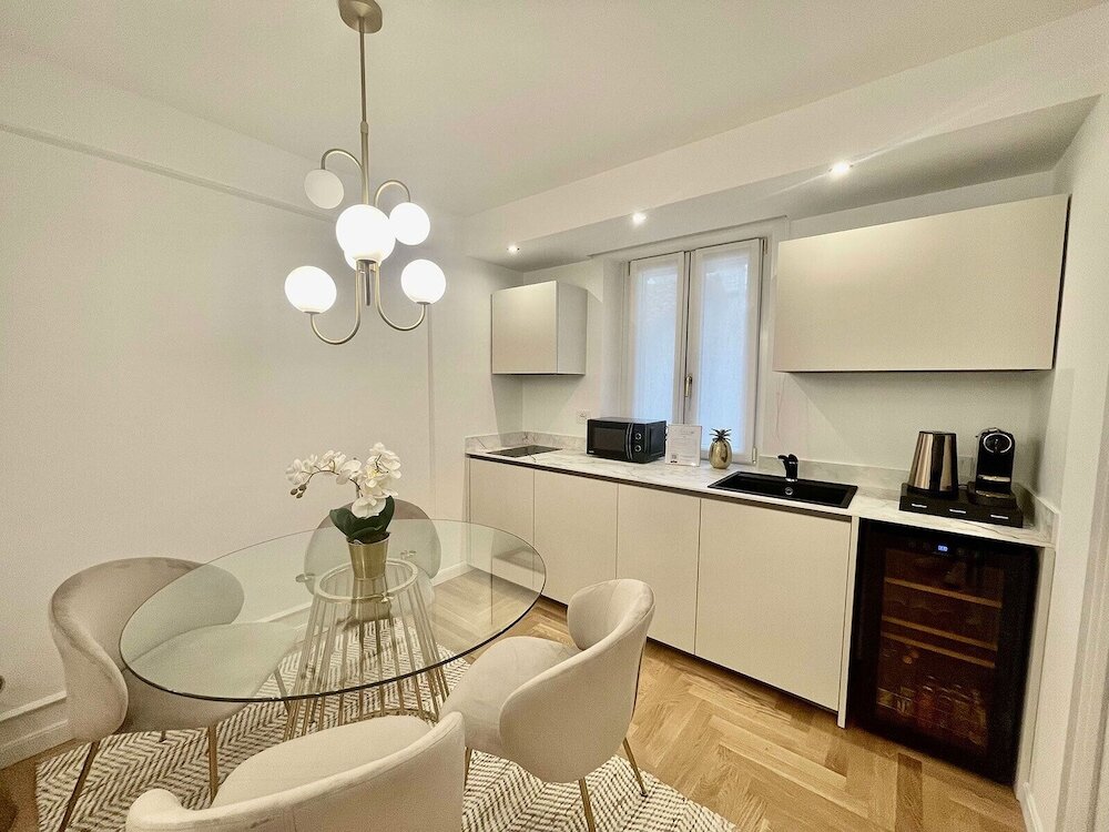 Фото Bellagio Luxury Suites Apartments