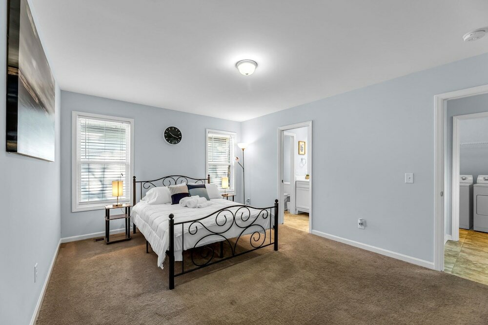 Фото 5006 Beale Ave Orange Door