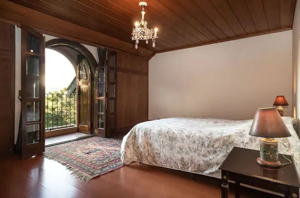 Фото Aconchegante Mansão em Campos do Jordão