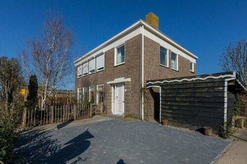 Гостиница Spacious Holiday Home With Sunny Garden 150 Meters From the Beach and Shops в Заутеланде