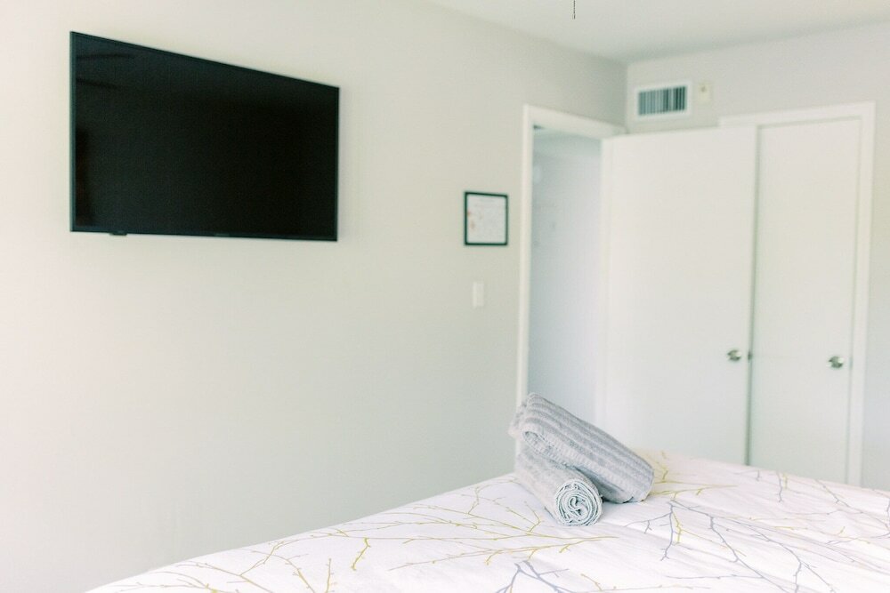 Фото Bayview Apartments by Lowkl