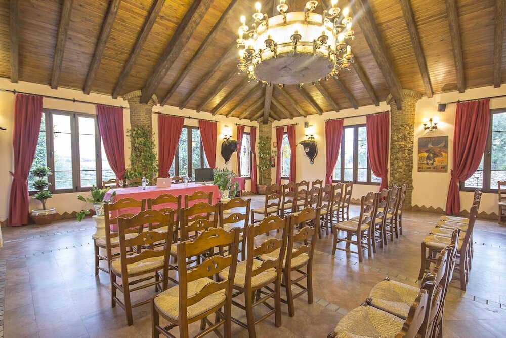 Фото Las Mayoralas