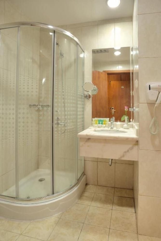 Фото Barakat Burhan Hotel