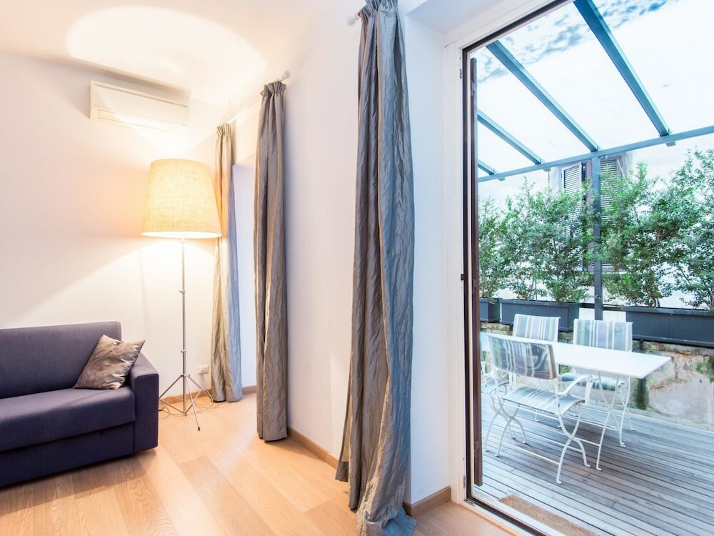 Фото Rsh Trevi Fountain Luxury Apartment