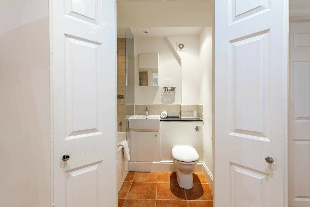 Фото Quaint Fulham Retreat: Cozy 1-bedroom Pied-à-terre