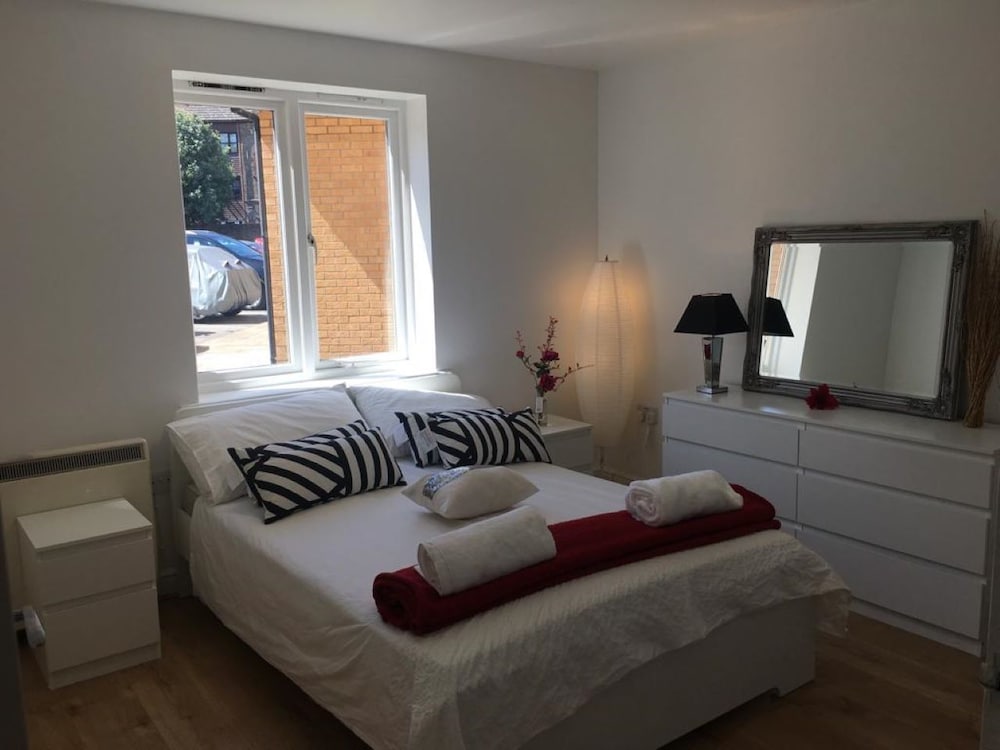 Фото 2 Bed Flat, Dedicated Workspace, Parking, 4ktv