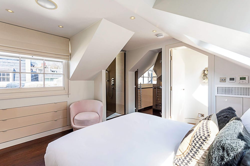 Фото Lavish Mews House - Notting Hill