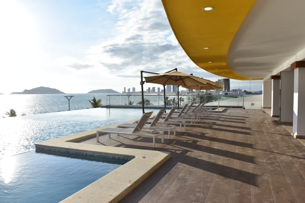 Фото Sunset View Luxury Condos