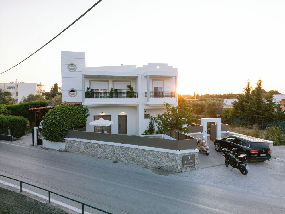 Фото отеля 1