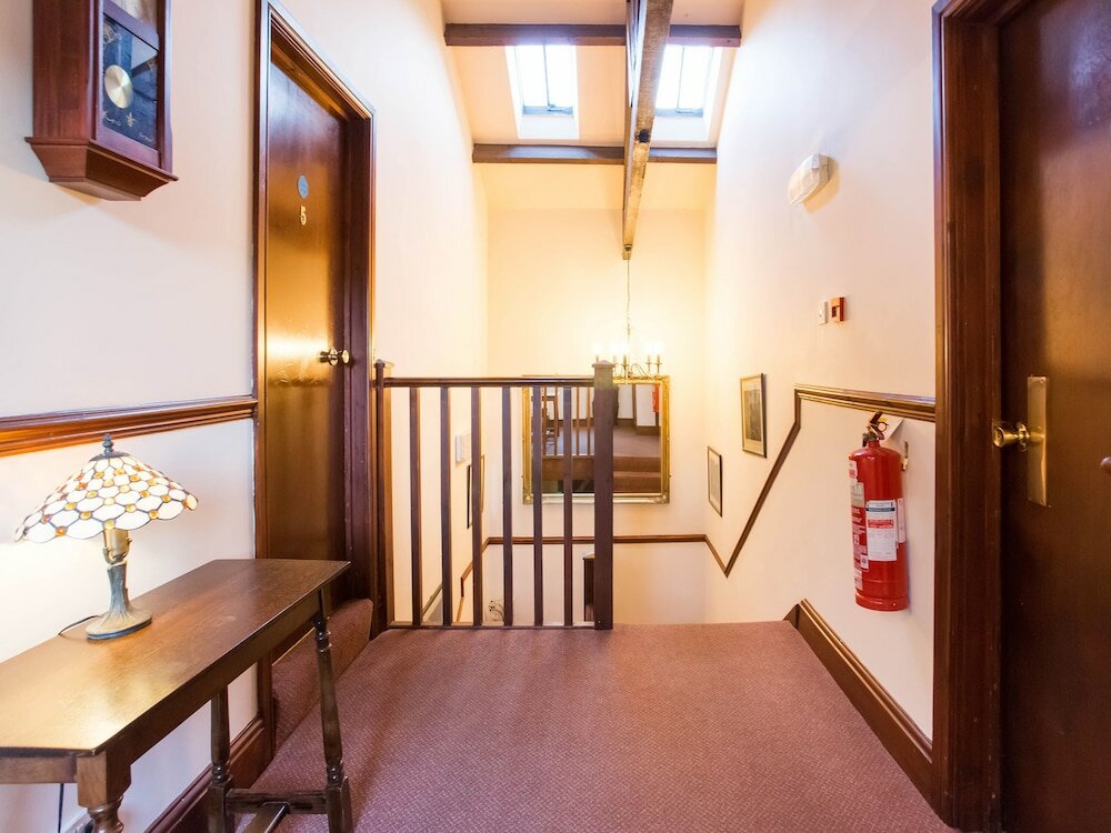 Фото Oyo Ye Olde Bowling Green Inn