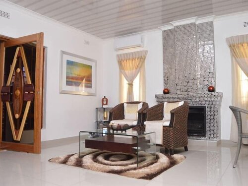 Гостиница Crown Guest Lodge во Франсистауне
