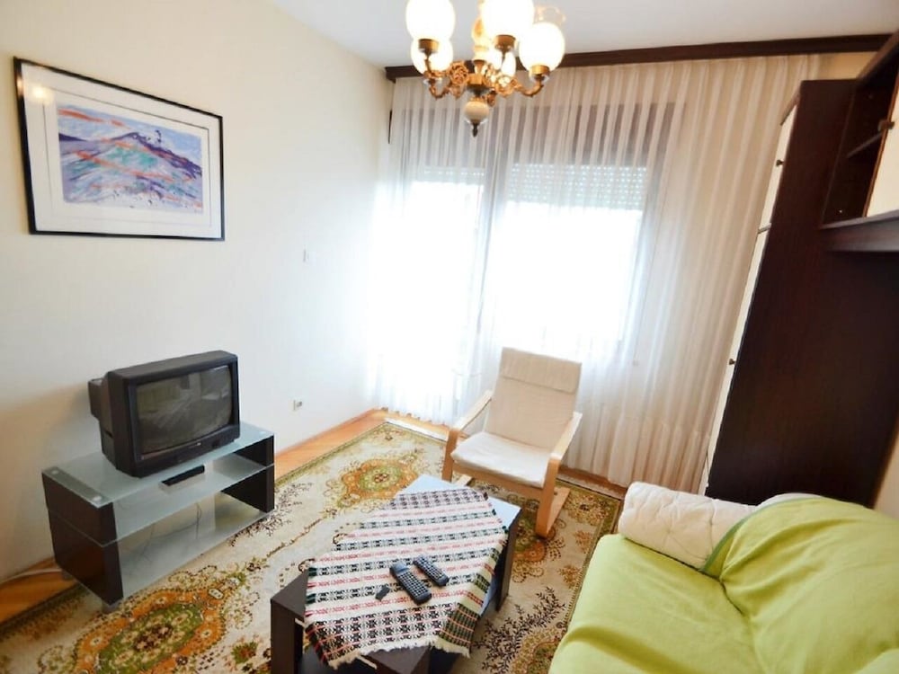 Фото Ruža - Comfortable 2 Bedrooms Apartment - A1