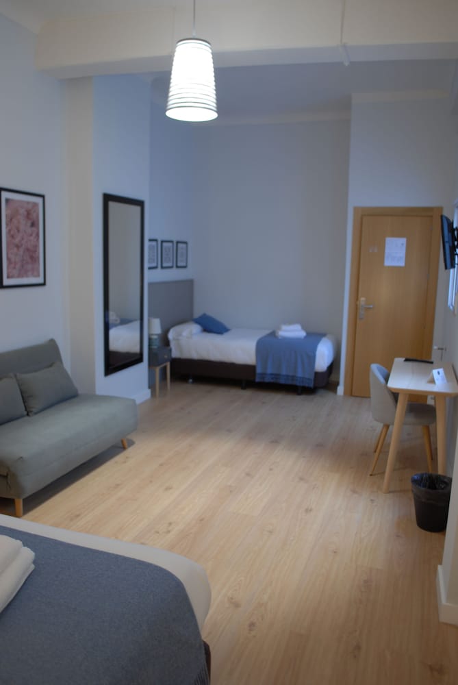 Фото La Perla Granada Suites