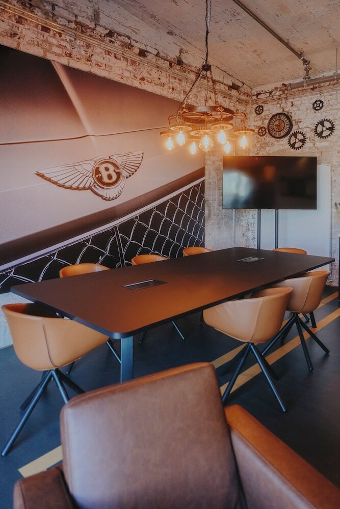 Фото V8 Hotel Köln