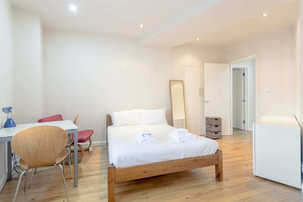 Фото Fantastic 2 Bedroom Apartment in Central London