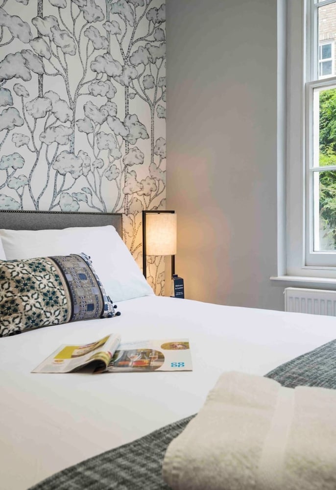 Фото Bright and Modern Bayswater Apartment