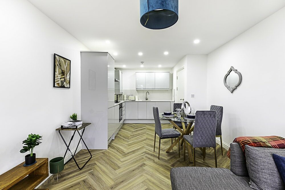 Фото Spacious and Beautiful Apartment In Hanwell