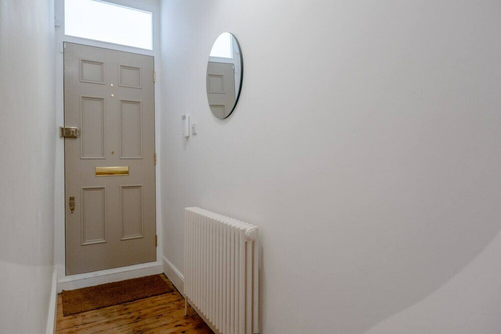 Фото Beautiful Minimalistic 2bd House - Victoria Park