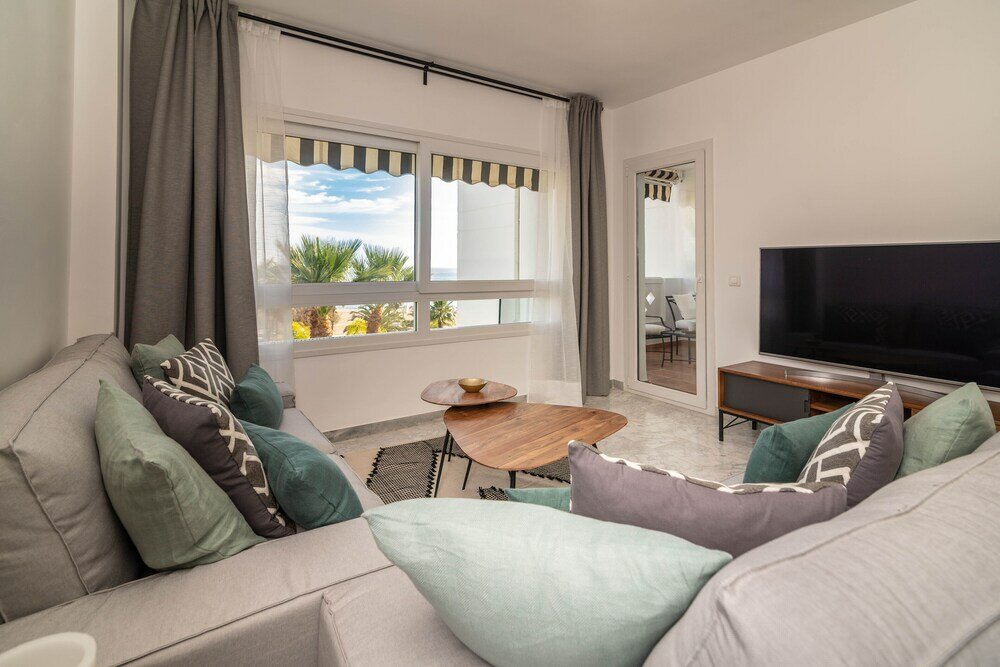 Фото Whispering Palms Apartment