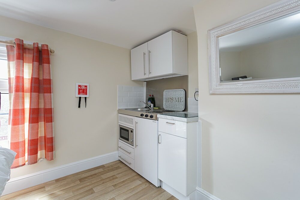 Фото St Mary's Modern Central Huge Studio Apartments